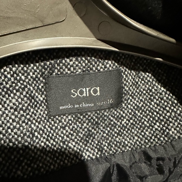 Sara - Grey and white coat size 16 - Picture 2 of 3